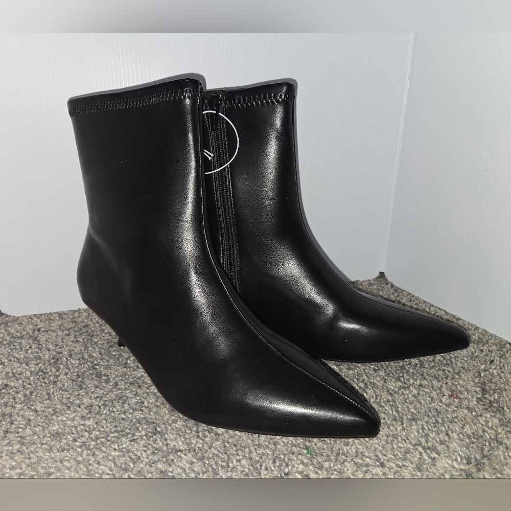 Black Faux Leather Boots, Zips Up the Side, Size 7.5, New With Tags in Box - Picture 2 of 13